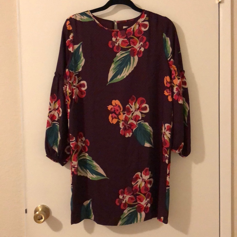 Floral print dress.